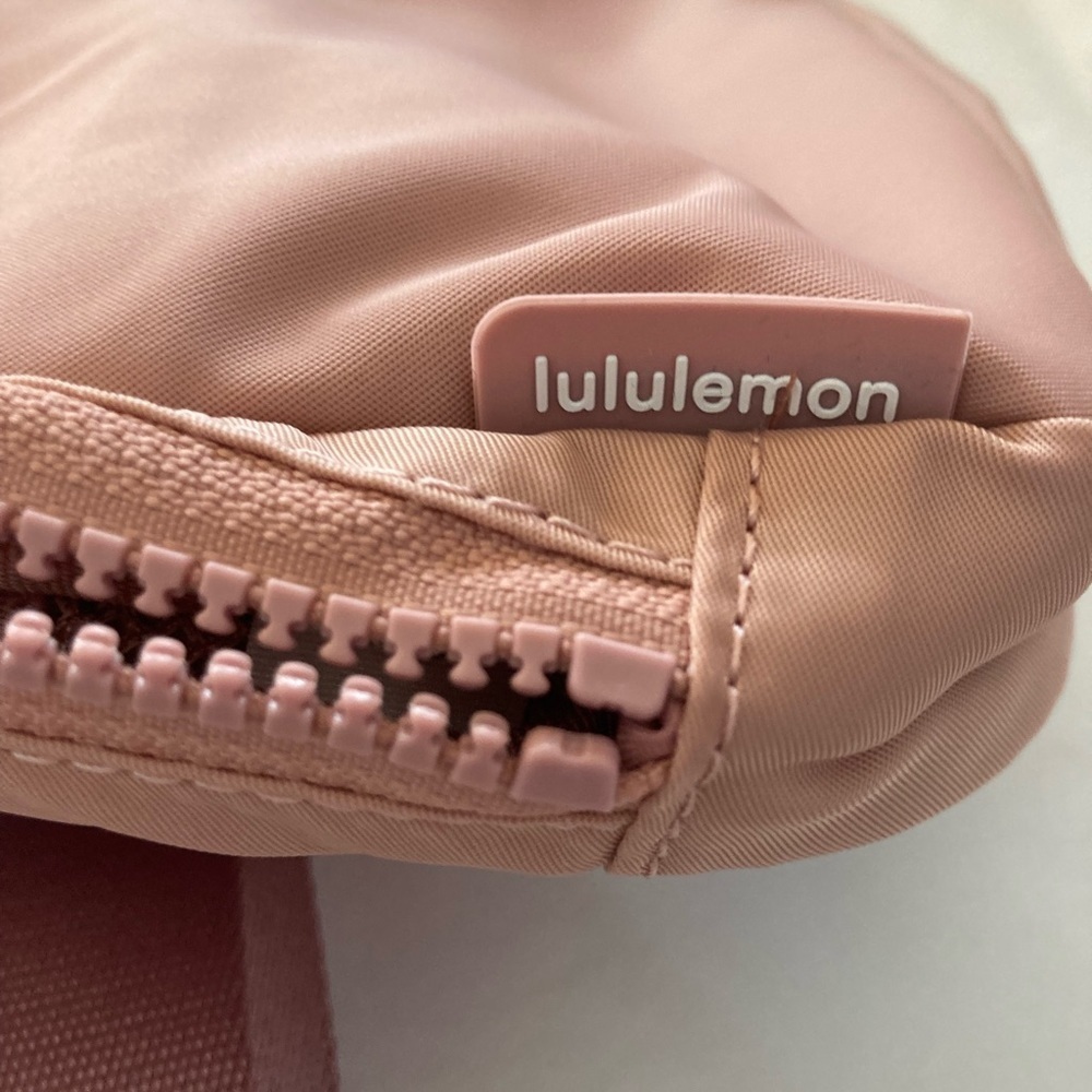 LULULEMON Light Pink Waist Bag Sling Bag Brand New With Tag - Picture 6 of 8
